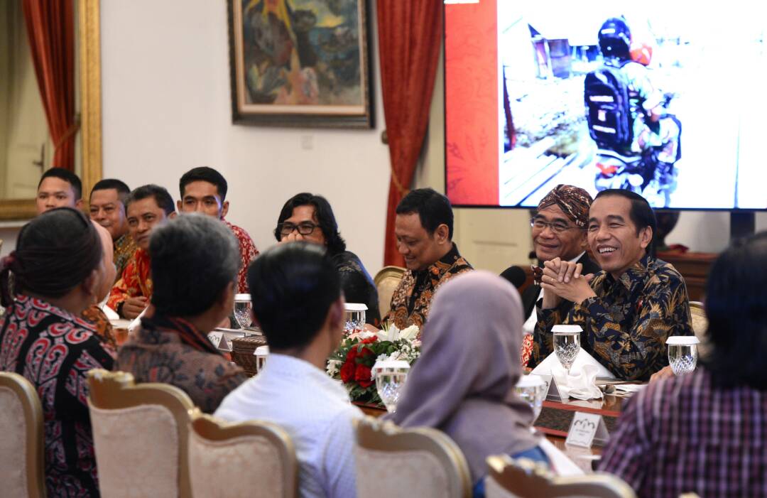 Presiden Joko Widodo mengapresiasi para pegiat literasi,  di Istana Negara, Jakarta, Selasa (5/2). (Foto: Biro Pers Setpres)