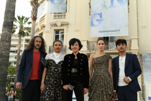 PENGHARGAAN: Para pemain dan sutradara Marlina si Pembunuh dalam Empat Babak di Festival Film Cannes 2017. Ki-ka: Egi Fedly, Dea Panendra, Mouly Surya, Marsha Timothy dan Yoga Pratama