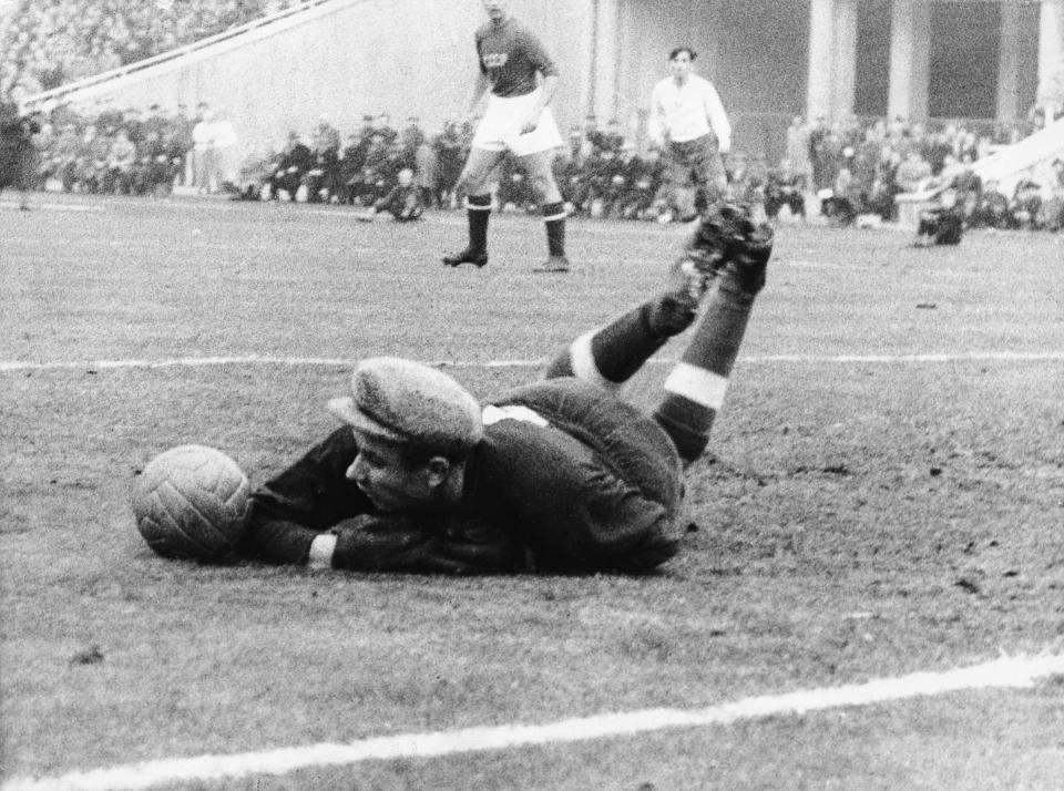  Penjaga gawang Uni Soviet Lev Yashin menjadi satu-satunya penjaga gawang yang bisa meraih penghargaan Ballon d'Or