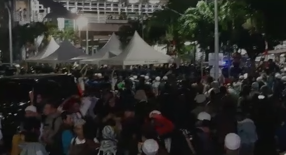 Aksi massa di depan Kantor Bawaslu RI sempat ricuh. (Foto: Istimewa)
