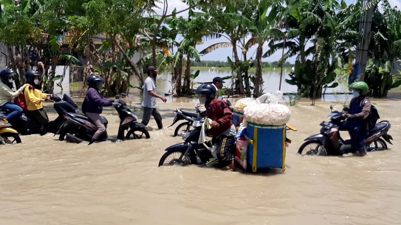 Banjir melanda Gresik akibat luapan Kali Lamong. (Foto: Youtube)