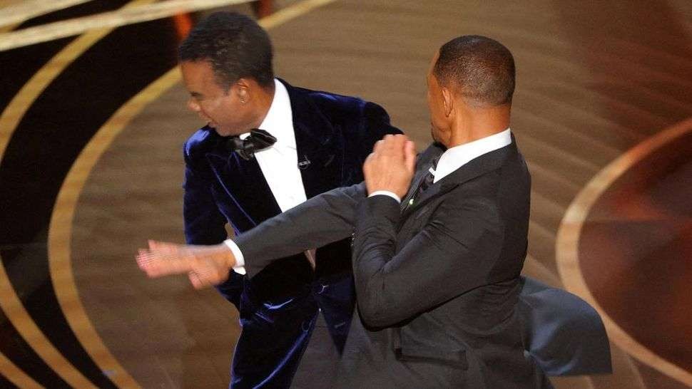 Momen tamparan Will Smith ke Chris Rock di panggung Oscar 2022. (Foto: Istimewa)