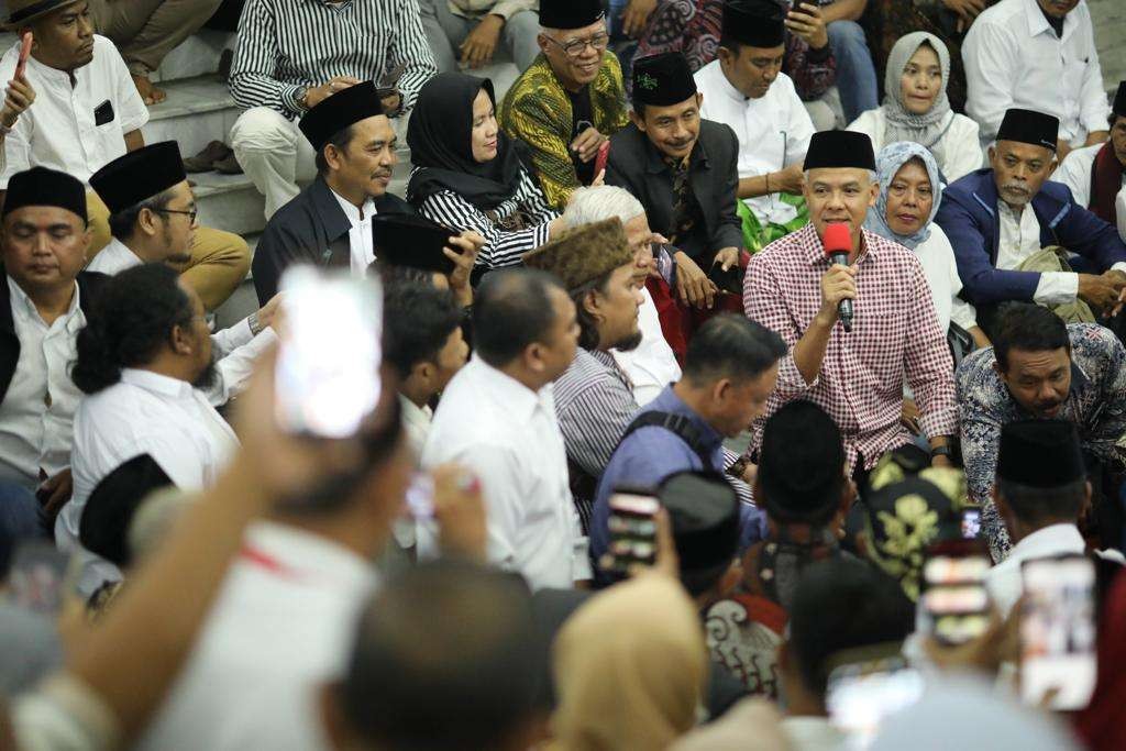 Gubernur Jawa Tengah, Ganjar Pranowo bersama Majelis Dzikir Al-Tsawab (Foto: Humas Pemprov Jateng)