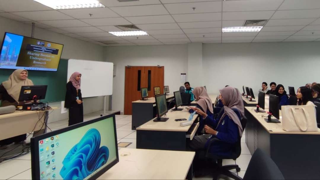 Dosen-dosen dari Fakultas Matematika dan Ilmu Pengetahuan Alam Universitas Negeri Malang (FMIPA UM) menjalin kolaborasi dengan akademisi dari Universitas Teknologi Mara (UiTM) Malaysia. 