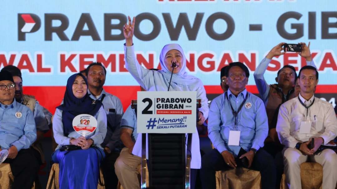 Dewan Pengarah TKN Prabowo - Gibran, Khofifah Indar Parawansa saat memberikan pengarahan kepada relawan se-Jatim di Surabaya, Sabtu 3 Januari 2024. (Foto: Fariz Yarbo/Ngopibareng.id)