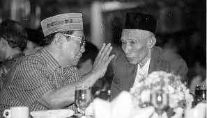 KH Abdurrahman Wahid dan KH Muhammad Ahmad Sahal  Mahfudh (almaghfurlahum). (Foto: dok/ngopibareng.id)