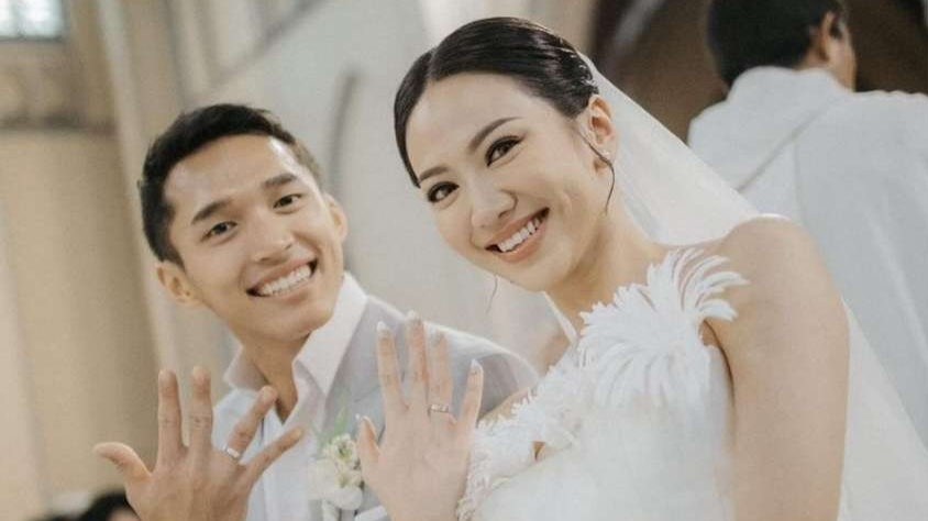 Pasangan pebulutangkis tunggal putra Indonesia Jonatan Christie dan mantan member JKT48, Shanju, umumkan kehamilan calon anak pertamanya. (Foto: Instagram)