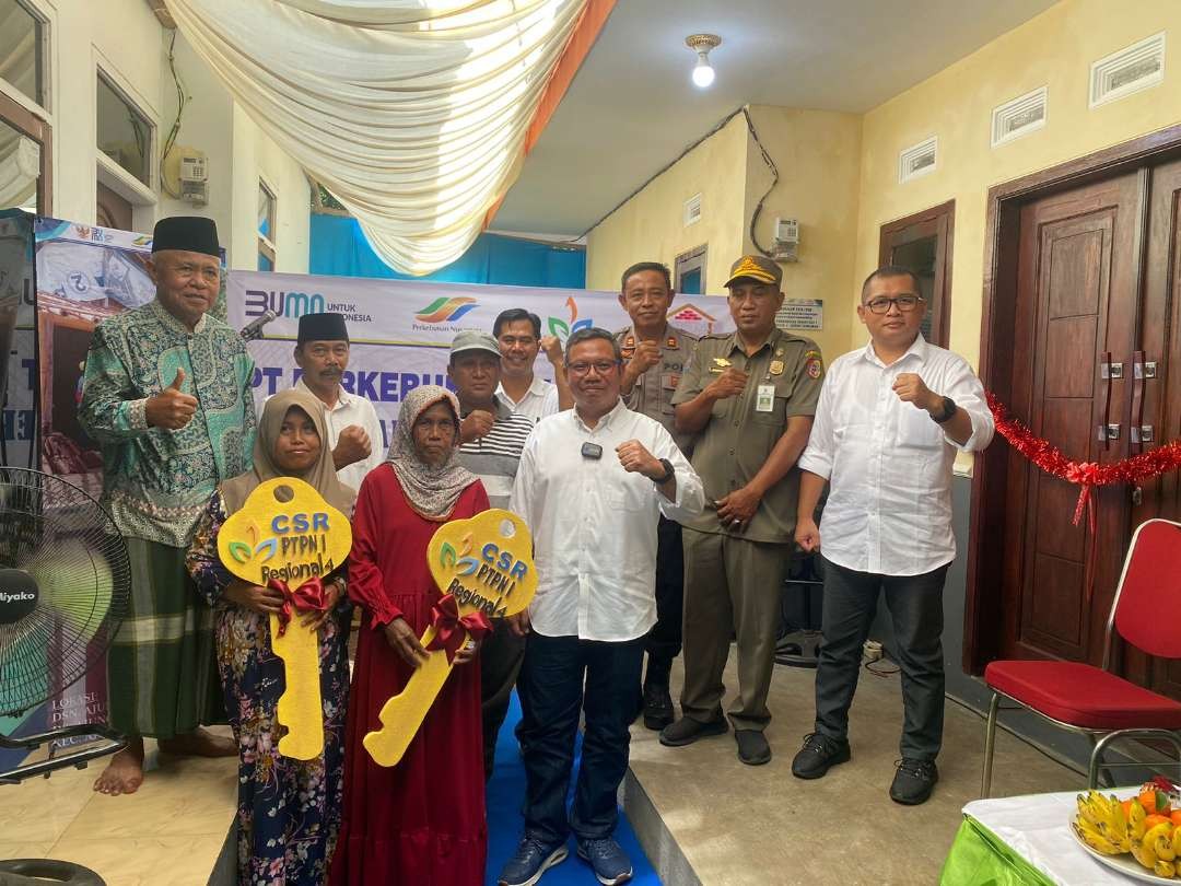 PT Perkebunan Nusantara (PTPN) I Regional 4 menunjukkan komitmennya dalam memberikan manfaat bagi masyarakat sekitar dengan menyalurkan dana TJSL. (Foto: Dok PTPN I)
