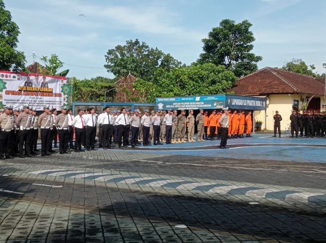 Apel gelar pasukan operasi ketupat Semeru dalam rangka  pengamanan arus mudik dan lebaran (Foto : Rusdi/Ngopibareng.id)