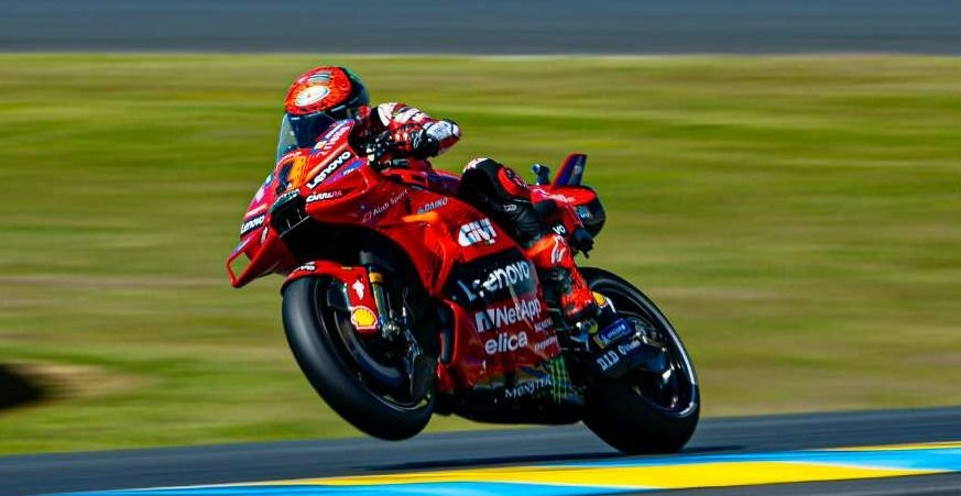 Francesco Bagnaia mengalami masalah pada sprint race di MotoGP Prancis 2024. (Foto: X/@PeccoBagnaia)