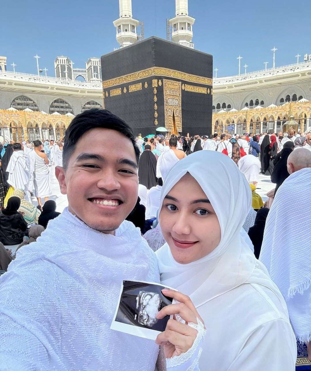 Pasangan Kaesang Pangarep dan Erina Gudono umumkan kehamilan anak pertama saat umrah. (Foto: Instagram @kaesangp)
