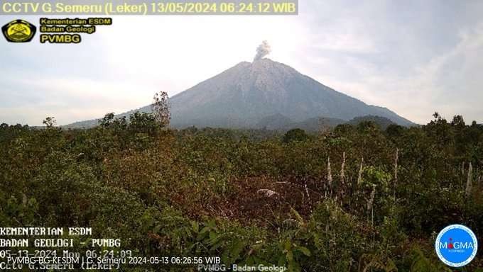 Laporan erupsi Gunung Semeru, Senin 13 Mei 2024 pagi. (Foto: X PVMBG/MAGMA)