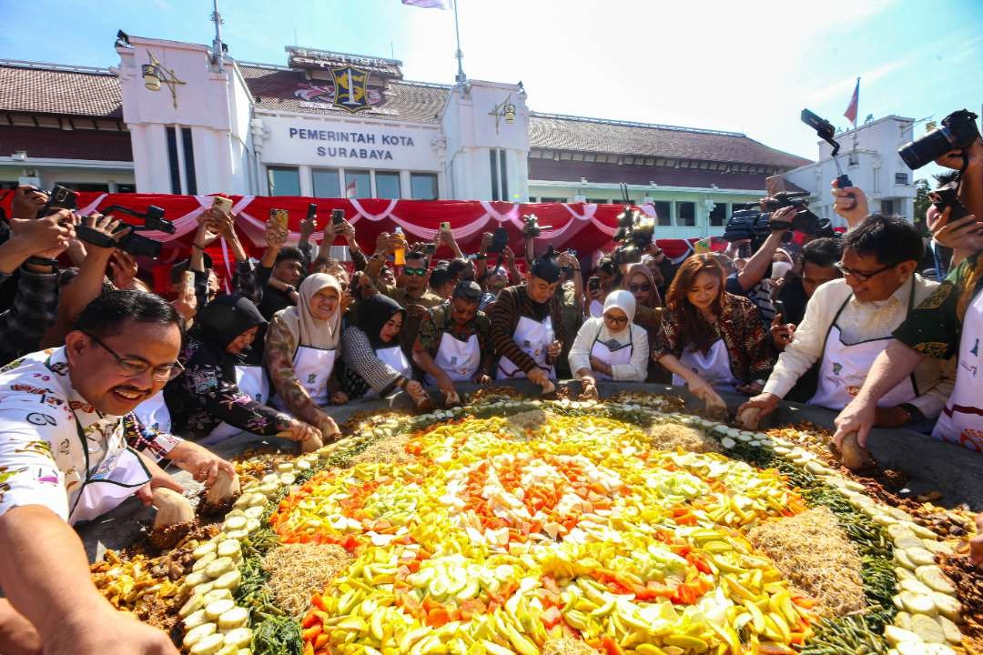 Festival Rujak Uleg di Balai Kota Surabaya, Minggu 19 Mei 2024. (Foto: Istimewa)