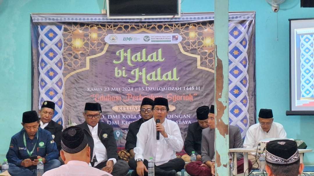 Wakil Ketua DMI Kota Surabaya, Nur Hasan saat menyampaikan sambutannya dalam acara halal bihalal DMI Kota Surabaya, Kamis 23 Mei 2024. (Foto: Julianus Palermo/Ngopibareng.id)