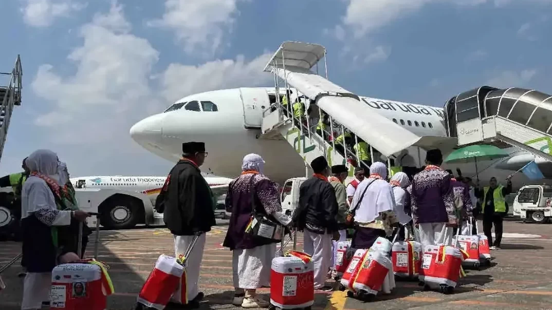 Keberangkataan jemaah haji Indonesia yang tergabung dalam kloter 41 Embarkasi Donohudan (SOC-41) tertunda 4 jam karena pesawat rusak. (Foto: Dok mCH 2024)
