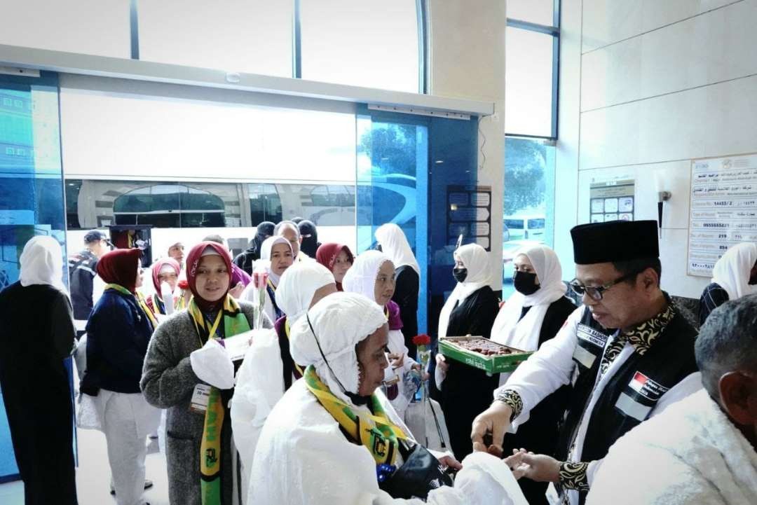 Jemaah haji Indonesia gelombang II mulai tiba di Kota Makkah Al-Mukaramah yang ditandai kedatangan jemaah haji kloter 27 embarkasi JKG-27. (Foto/