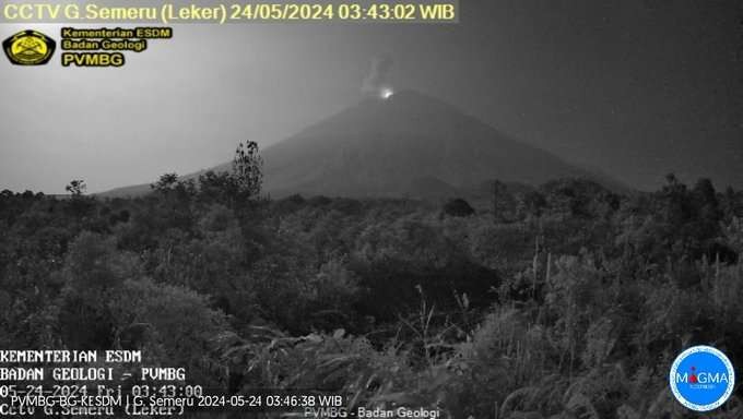Gunung api Semeru dua kali erupsi pada Jumat 25- Mei 2024. (Foto: dok. magma esdm)