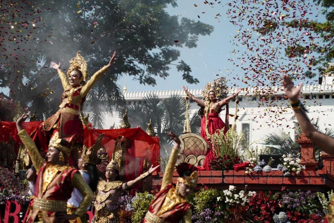 Kontingen PT Gudang Garam Tbk. menjadi primadona Pawai Mobil Bunga dan Parade Budaya Surabaya Vaganza 2024, Minggu, 26 Mei 2024 (Foto: Istimewa)