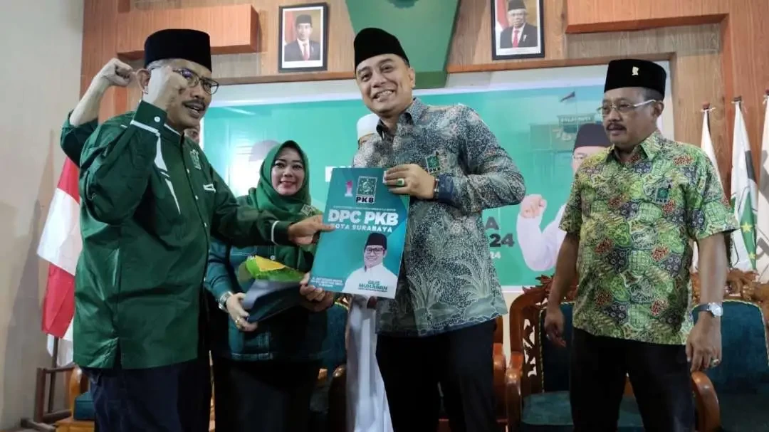 Walikota dan Wakil Walikota Surabaya, Eri Cahyadi-Armuji saat mendaftar sebagai Bacawali dan Bacawawali di Kantor DPC PKB Surabaya. (Foto: Fariz Yarbo/Ngopibareng.id)