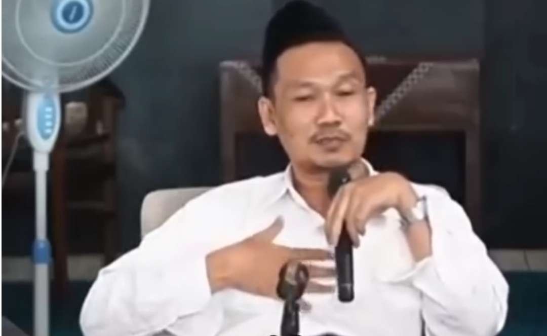 KH Ahmad Bahauddin Nursalim alias Gus Baha. Dakwah yang menyenangkan selalu. (Foto:dok/ngopibareng.id)