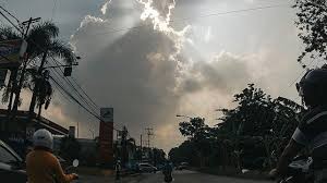 BMKG Kelas I Juanda, Jawa Timur memperkirakan, cuaca di Jatim pada Kamis, 30 Mei 2024, secara umum cerah berawan dengan potensi hujan ringan. (Foto: Ilustrasi)