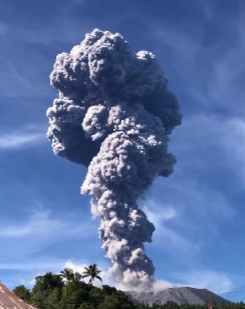 Gunung api Ibu terletak di Kab\Kota Halmahera Barat, Maluku Utara ini, Kembali erupsi, penampakan foto saat 26 Mei 2024, (Foto: dok. pvmbg)