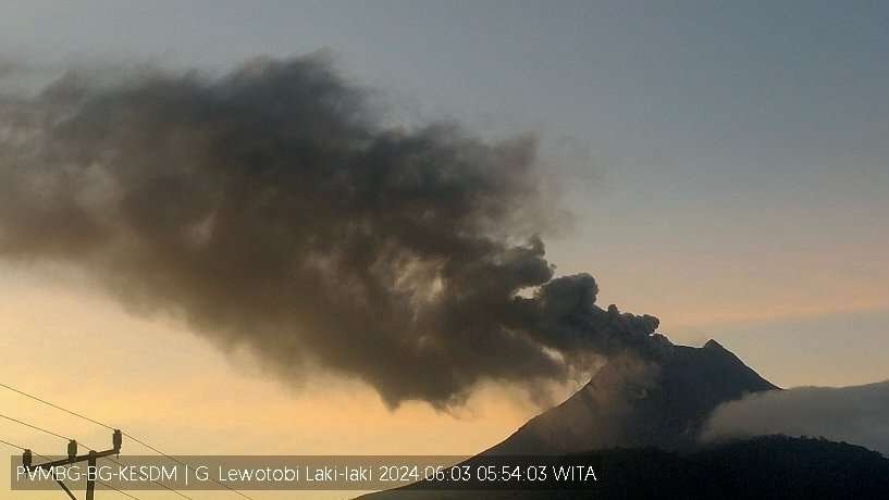 Gunung Lewotobi Laki-Laki erupsi, Senin 3 Juni 2024. (Foto: PVMBG/MAGMA)