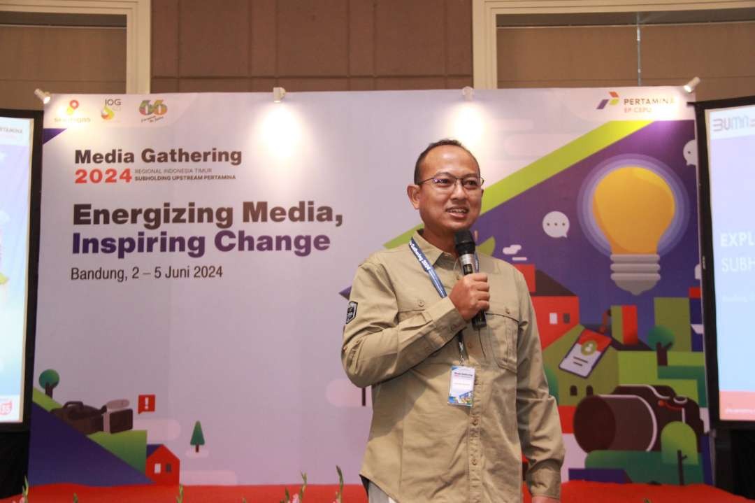 Corporate Secretary PHE, Arya Dwi Paramita, dalam Media Gathering Pertamina EP Cepu di Bandung, Senin 3 Mei 2024. m (Foto: Sampurno/ngopibareng.id)
