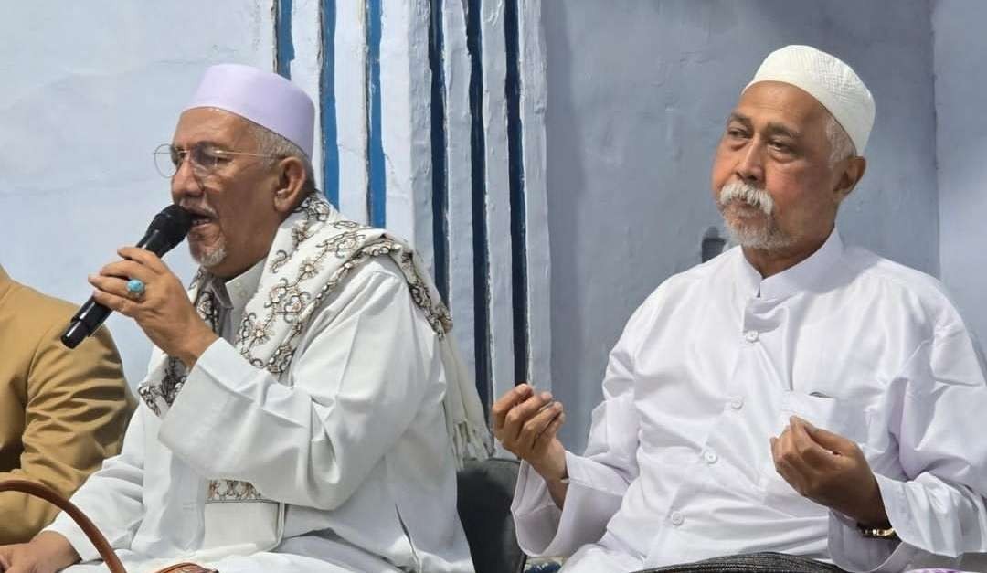 Habib Achmad bin Edrus al-Habsyi bersama KH Fuad Sidogiri, Pasuruan. (Foto:dok/ngopibareng.id)
