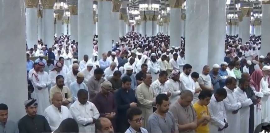Umat Islam saat shalat di Masjid Nabawi Madinah. (Ilustrasi)