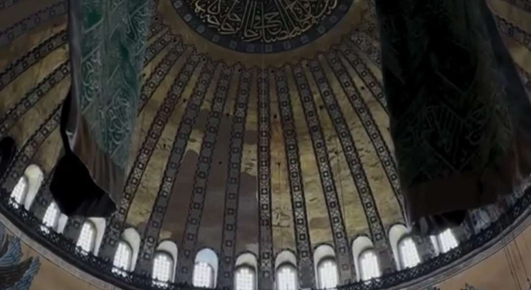 Keindahan Islam tercermin dari indahnya panorama dalam masjid. (Ilustrasi)