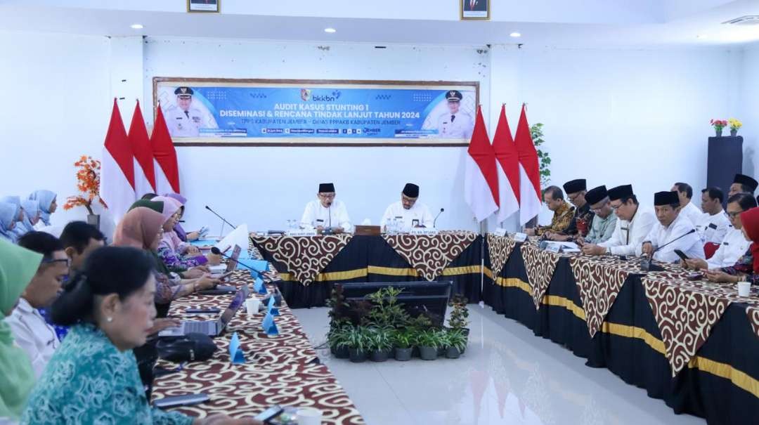 Wakil Bupati Jember KH Balya Firjaun Barlaman saat memimpin progam audit Stunting di Hotel Rembangan (Foto: Dok Diskominfo Jember)