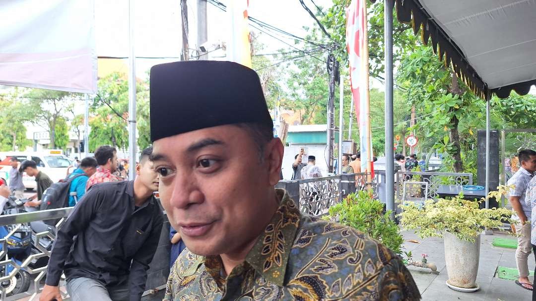 Walikota Surabaya Eri Cahyadi saat menjelaskan rekomendasi PDIP kepadanya dan Armuji akan turun dalam waktu dekat. (Foto: Julianus Palermo/Ngopibareng.id)