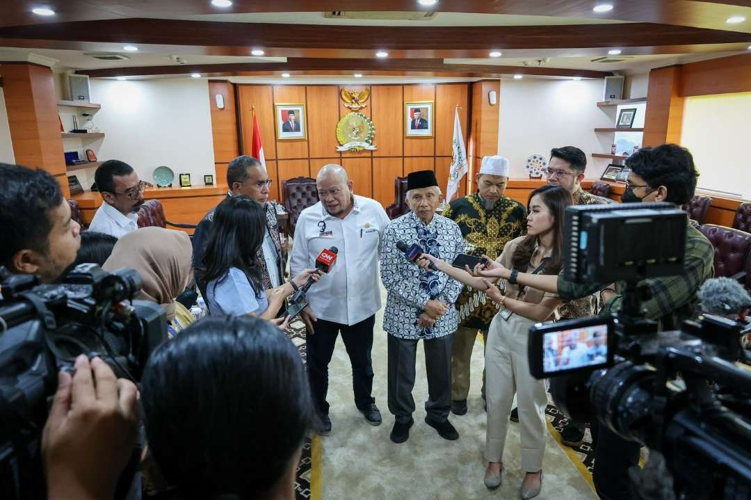 Ketua DPD RI bertemu mantan Ketua MPR RI Amien Rais berbicara soal amandemen UU 1945. (Foto: Tim Media LaNyalla)
