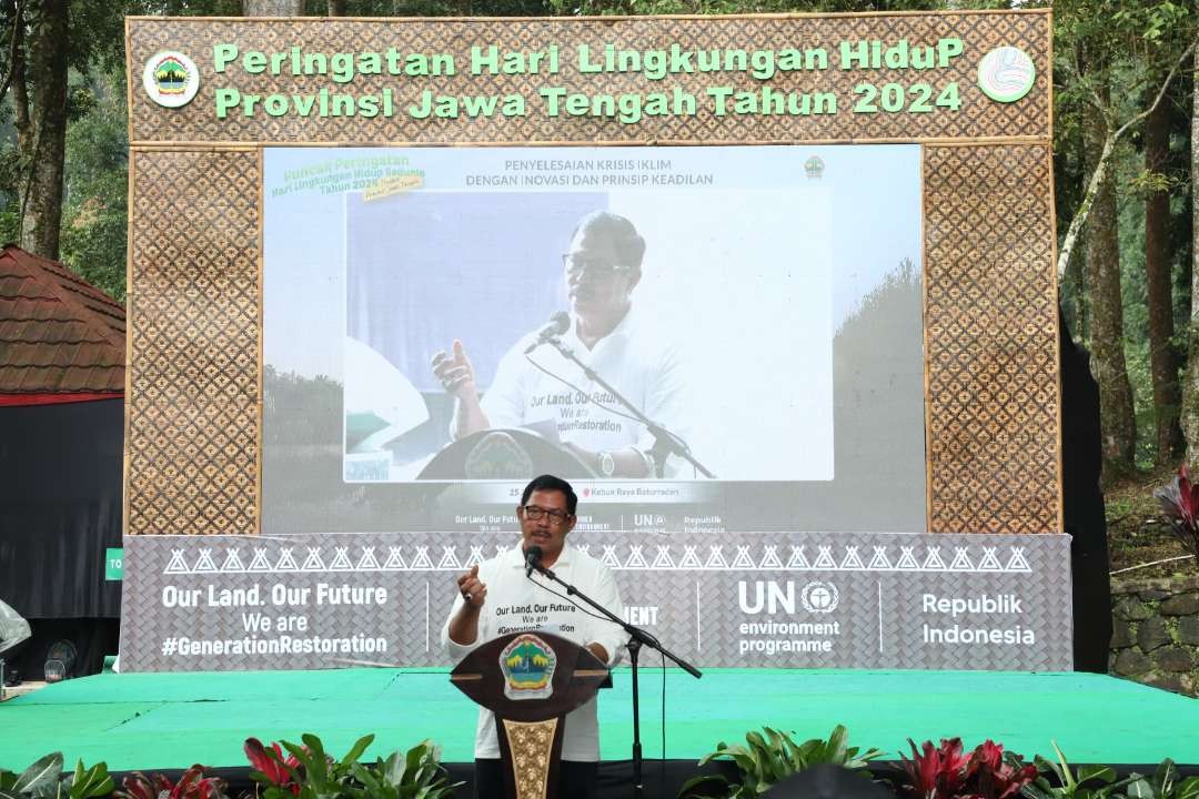 Penjabat Gubernur Jawa Tengah Nana saat beri sambutan dalam peringatan Hari Lingkungan Hidup Sedunia tingkat Provinsi Jawa Tengah di Kebun Raya Baturraden, Kabupaten Banyumas, Selasa 25 Juni 2024. (Foto: Pemprov Jateng)