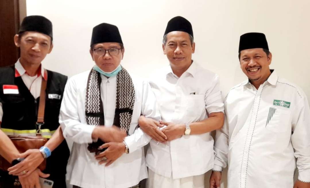 Katib Aam PBNU KH Achmad Said Asrori bersama Ust H Taufik Mukti dan ustadz lainnya. (Foto:dok/ngopibareng.id)