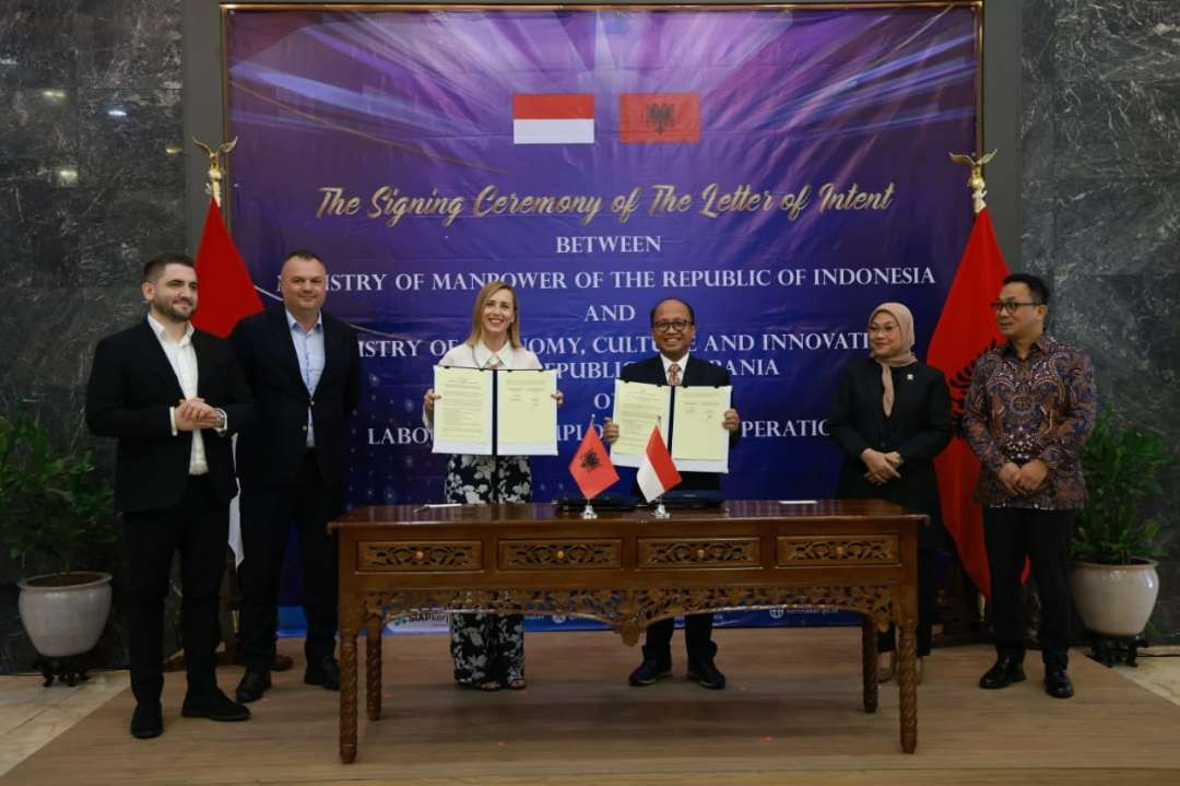 Pemerintah Indonesia dan Pemerintah Albania menandatangani Letter of Intent (LoI) atau pernyataan kehendak untuk kerja sama ketenagakerjaan. (Foto: Biro Humas Kemnaker RI)