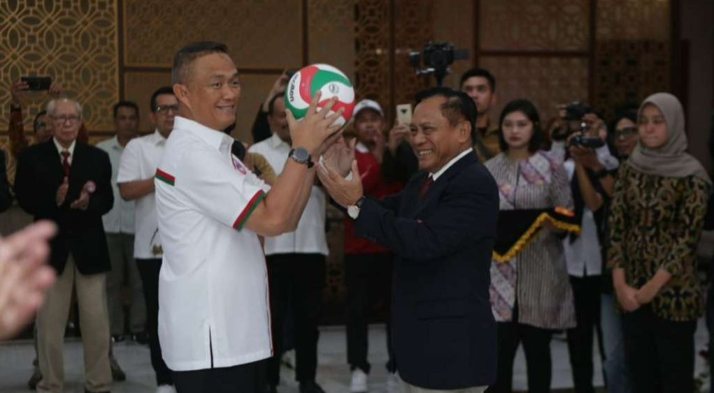 Ketua Umum Pengurus Pusat Persatuan Bola Voli Seluruh Indonesia (PP PBVSI), Imam Sudjarwo menghadiri dan mengukuhkan Pengurus Provinsi PBVSI Jawa Timur periode 2024-2028. (Foto: Istimewa)