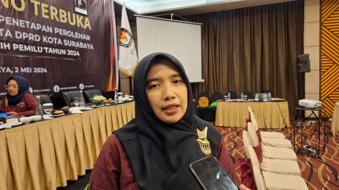 Komisioner KPU Kota Surabaya Divisi Perencanaan, Data, dan Informasi Naafilah Astri Swarist. (Foto: Julianus Palermo/Ngopibareng.id)
