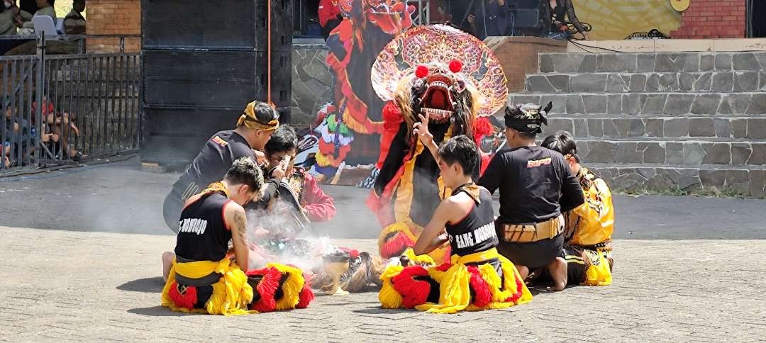 Sebanyak enam kelompok peserta Festival Kesenian Jaranan Kota Kediri ramaikan Hari Jadi Kota Kediri ke-1145. (Foto: Fendhy Lesmana/Ngopibareng.id)