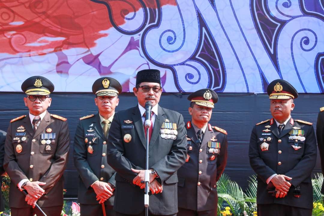 Pj Gubernur Jawa Tengah Nana Sudjana saat memberikan sambutan di HUT Bhayangkara. (Foto: Pemprov Jawa Tengah)