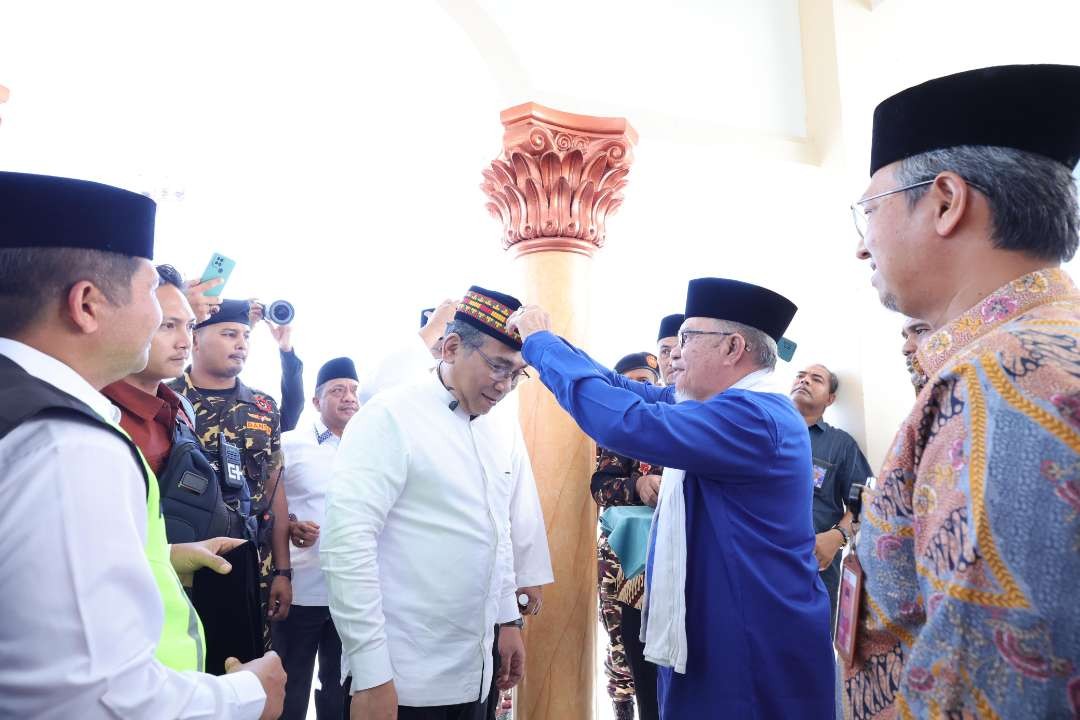 Ketua Umum PBNU KH Yahya Cholil Staquf (Gus Yahya) ketika menghadiri silaturahmi dengan Himpunan Ulama Dayah Aceh (HUDA), di Banda Aceh, pada Minggu 30 Juni 2024. (Foto: Dok. PBNU)