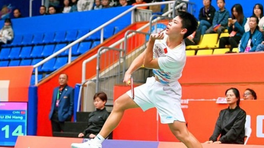 Zhang Zhi Ji, pebulutangkis asal China berusia 17 tahun, kolaps di lapangan badminton GOR Amongrogo, Yogyakarta, Minggu 30 Juni 2024. (Foto: Badminton Asia)