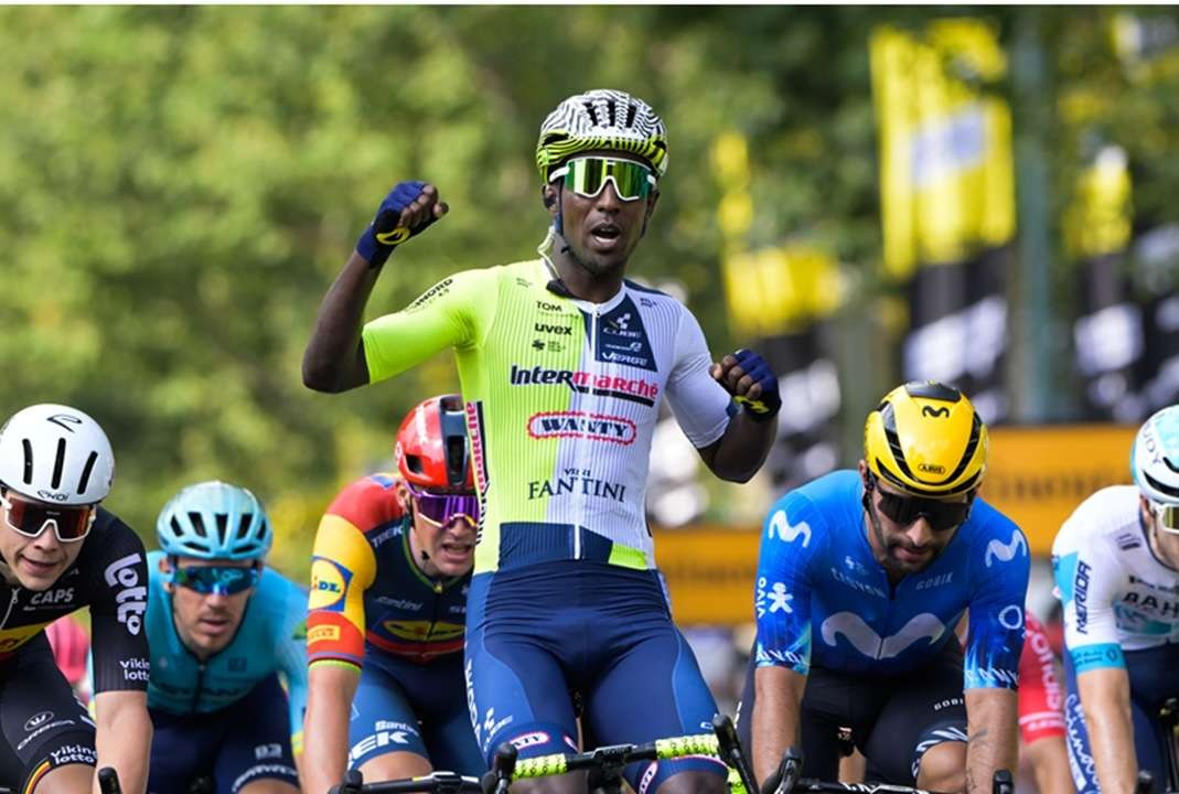 Binlam Girmay menjadi pembalap Afrika pertama yang berhasil memenangkan etape di Tour de France. (Foto: Istimewa)