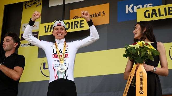Kemenangan pertama Tadej Pogacar di Tour de France 2024 sekaligus merebut kembali yellow jersey dari Richard Carapaz. (Foto: Istimewa)